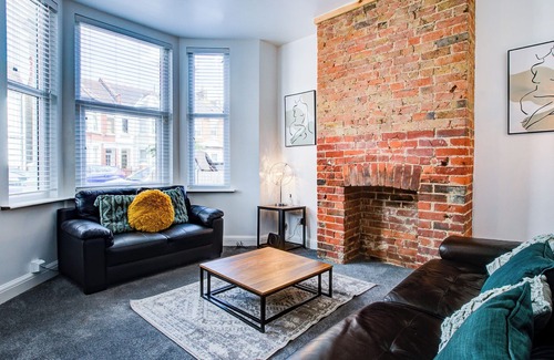 Southend-on-Sea House | Pass the Keys | Beautiful large modern house in Southend