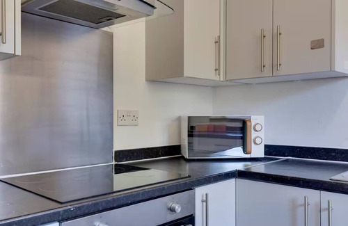 Cherry Hinton Apartment | Pass the Keys | Ground Floor Apartment with Free Parking