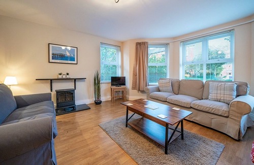 Holywood Apartment | Pass the Keys | Holywood 2BR Apt by the Sea 10 Mins to Belfast