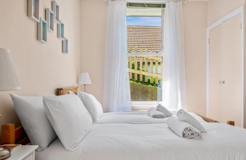 Herne Bay Apartment | Pass the Keys Jarrahdale Beach House - Stunning Luxurious Holiday Pad by the sea