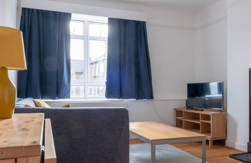 Brondesbury Apartment | Pass the Keys | Kilburn Cosy Apartment