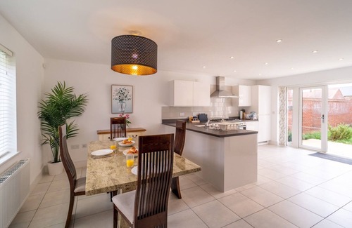 Bicester House | Pass The Keys Large Family Home 8+2 near Bicester Village