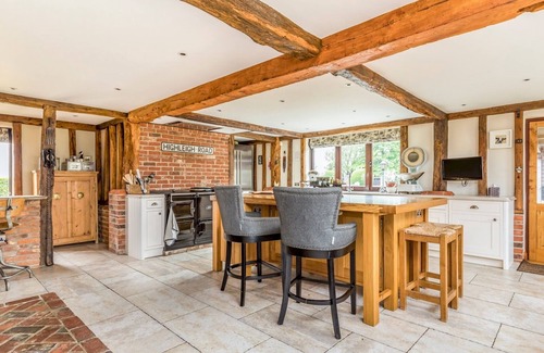 Sidlesham House | Pass the Keys | Large Converted Barn With Pool, Gym and Gardens