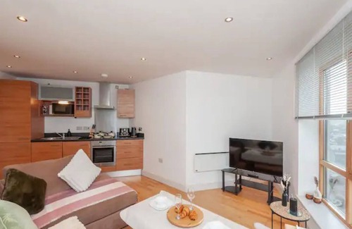 Leeds Apartment | Pass the Keys | Leeds Dock - Perfect for Couples - Amazing Views