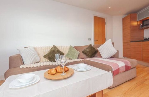 Leeds Apartment | Pass the Keys | Leeds Dock - Perfect for Couples - Amazing Views