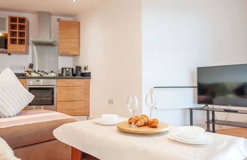Leeds Apartment | Pass the Keys | Leeds Dock - Perfect for Couples - Amazing Views