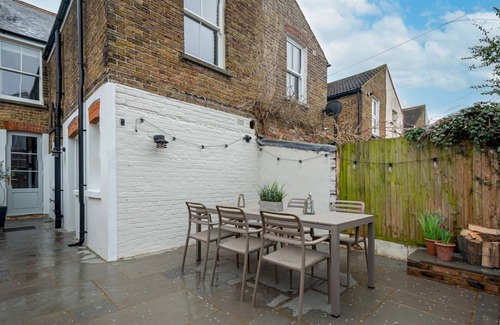 Whitstable House | Pass the Keys | Limewood Newly Renovated High End Home by the Sea
