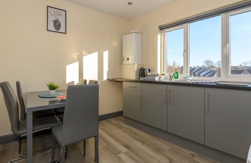 Leeds Apartment | Pass the Keys Love Blooms in Lower Wortley - Couples Hideout with a Shared Kitchen