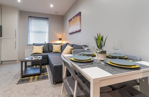 Belfast Apartment | Pass the Keys | Lovely 1BR Apt in No. 1 Location w/Top Amenities