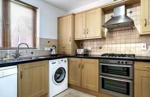 Belfast House | Pass the Keys | Lovely 4BR Home w Garden 7 Min from City Centre