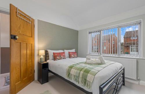 Acomb House | Pass the Keys Lovely Home in York with Parking