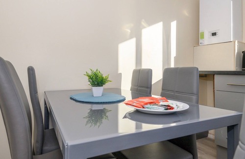 Leeds Apartment | Pass the Keys Lower Wortley 1 – Couples Paradise with a Shared Kitchen