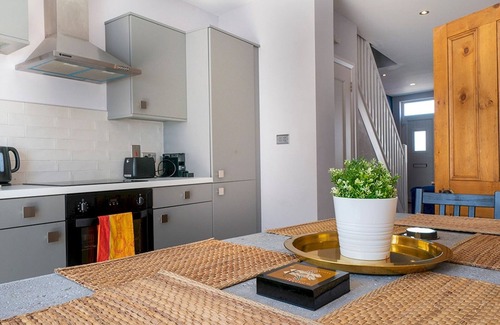 Queens Quarter House | Pass the Keys | Luxury 2Bed 2Bath Townhouse