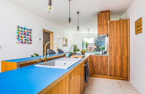 Chichester Apartment | Pass the Keys | Modern 2 Bedroom City Apartment With Parking