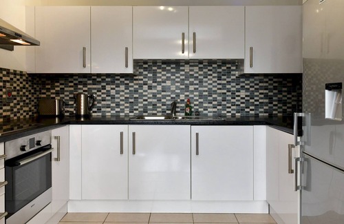Century Wharf Apartment | Pass the Keys | Modern 1-Bed Apartment with Parking|Century Wharf