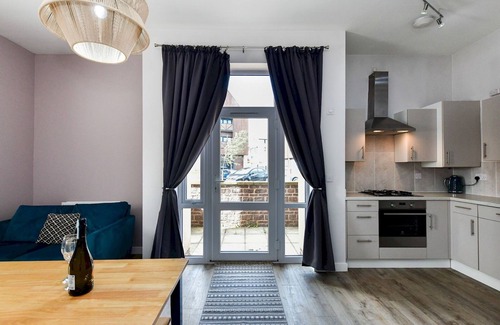 Old St Mellons Apartment | Pass the Keys | Modern 1-Bed w/Free Parking+Peaceful Cardiff Stay