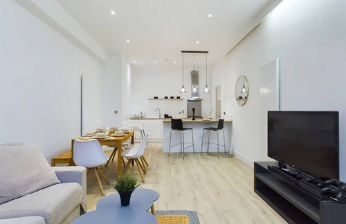 Weavers Apartment | Pass the Keys | Modern 4Bed 3Bath Balcony Apartment in Shoreditch