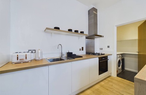 Weavers Apartment | Pass the Keys | Modern 4Bed 3Bath Balcony Apartment in Shoreditch