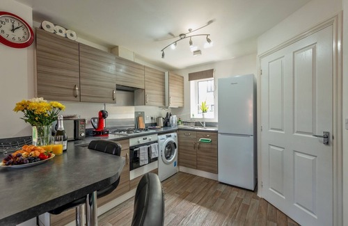 Telford House | Pass the Keys | Modern, Bright Home | Bunk Beds | Garden+Parking