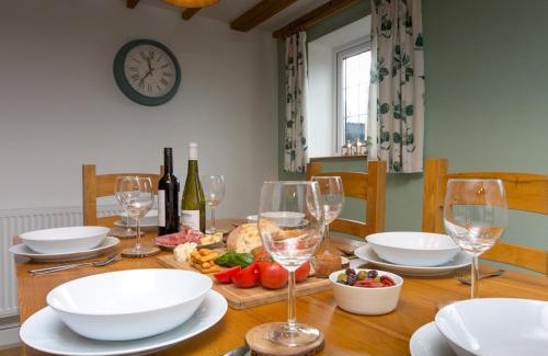 Pen-y-sarn House | Pass the Keys Modern Character Welsh Cottage with Garden