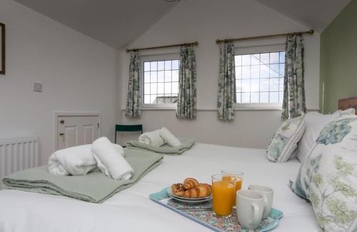 Pen-y-sarn House | Pass the Keys Modern Character Welsh Cottage with Garden