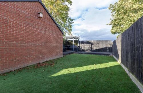 Crook House | Pass the Keys Modern Office Driveway Near Crok Durham