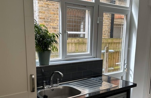 Watford House | Pass the Keys | Modern Spacious 2 Bed Flat in Central Watford