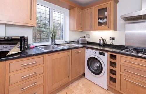 Earley House | Pass the Keys | Morden design quiet house and garden and free parking