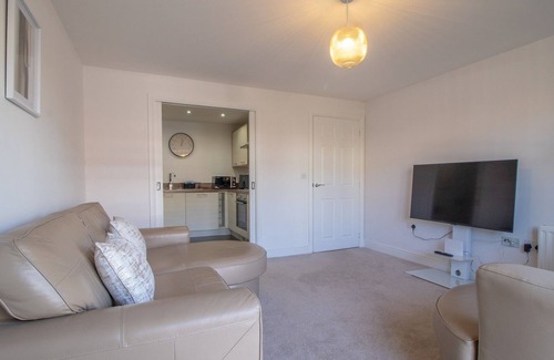 Renfrew Apartment | Pass the Keys | Next to Braehead - Free Parking