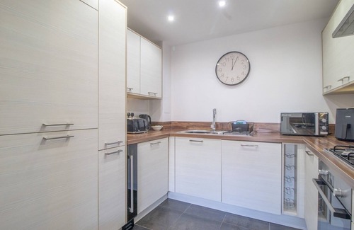Renfrew Apartment | Pass the Keys | Next to Braehead - Free Parking