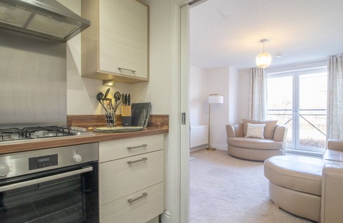 Renfrew Apartment | Pass the Keys | Next to Braehead - Free Parking