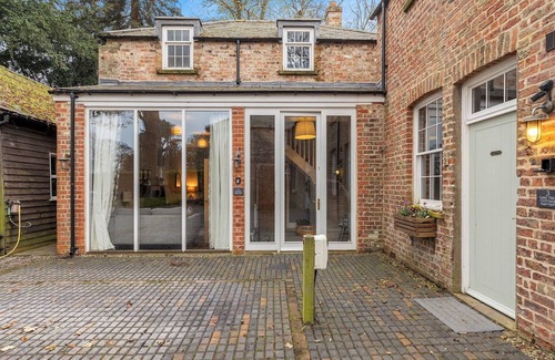 York House | Pass the Keys | No. 1 - Laurel Cottage