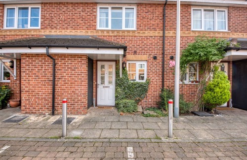Reading House | Pass the Keys | Peaceful terrace house with allocated parking bay