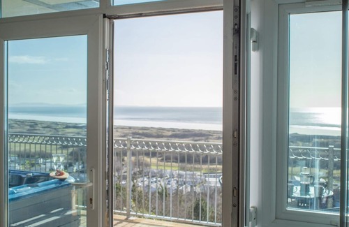 Pendine Apartment | Pass the Keys | Pendine - Pet friendly | Hot tub | Sea views | Sleeps 4