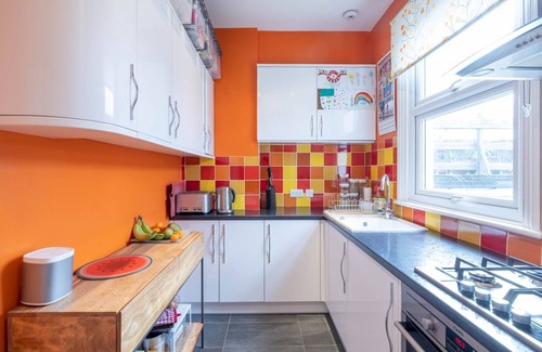 Queen's Park Apartment | Pass the Keys | Queen's Park Secret Gem