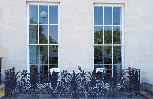 Cheltenham Apartment | Pass the Keys | Regency apartment in central Montpellier sleeps 4