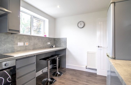 Renfrew Apartment | Pass the Keys | Renfrew Town Centre, Easy Link to Glasgow City