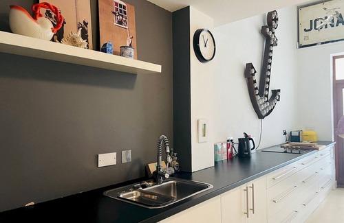 Camber House | Pass the Keys | Royal Sands - A Beachside Haven