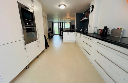 Camber House | Pass the Keys | Royal Sands - A Beachside Haven