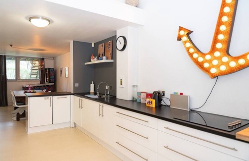 Camber House | Pass the Keys | Royal Sands - A Beachside Haven