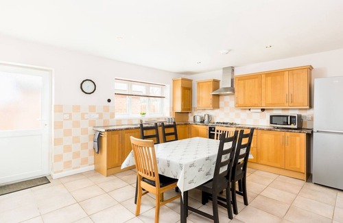 Leamington Spa House | Pass the Keys | Self Contained 2 Bed with Parking Leamington Spa