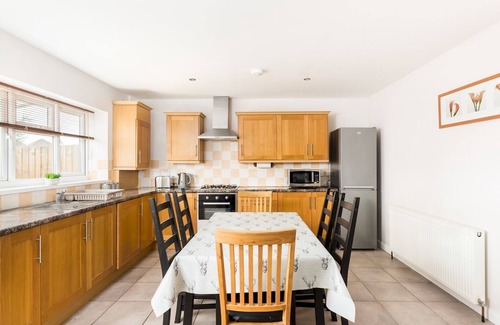 Leamington Spa House | Pass the Keys | Self Contained 2 Bed with Parking Leamington Spa