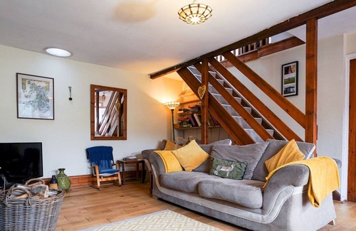 Glandyfi House | Pass the Keys | Scenic Rural 3 bedroom Cottage