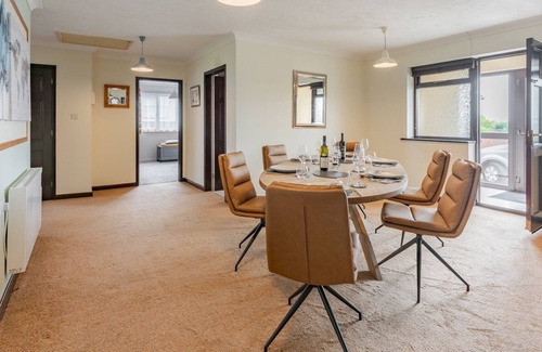 Irstead House | Pass the Keys | Seaside retreat