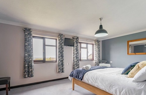 Irstead House | Pass the Keys | Seaside retreat