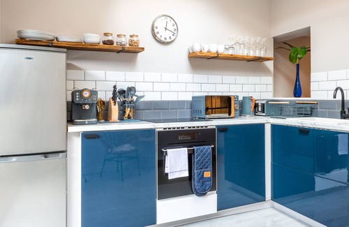 Askew Apartment | Pass the Keys | Serene Hideaway in West London