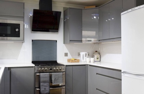 Portsmouth House | Pass the Keys | Spacious 4 Bed Family Home near Port Solent