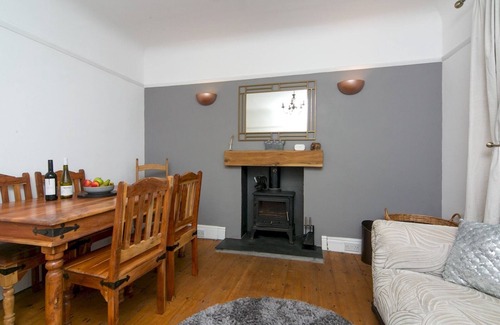 Holyhead House | Pass the Keys | Spacious Property Near to Marina