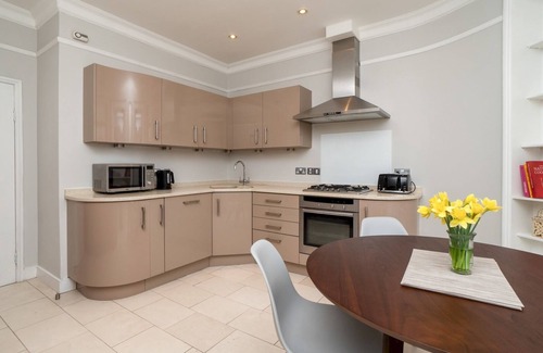 Upper Town Apartment | Pass the Keys | Spacious 3 bed apartment in prime central location