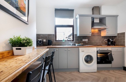 Queens Quarter Apartment | Pass the Keys | Spacious | Queens Uni Beside Cafes and Restaurants